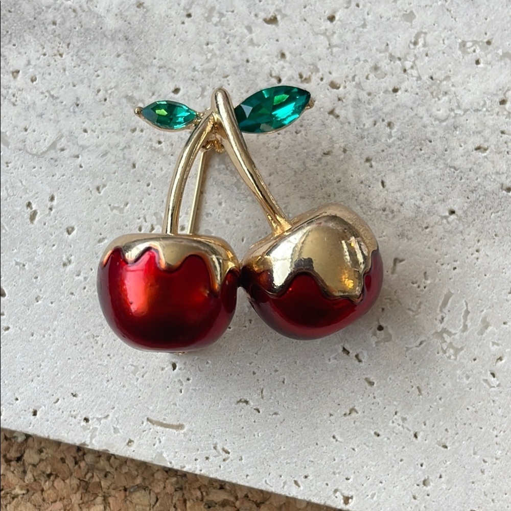 Emerald Green Crystal Brooch with Gold-Tone Setting